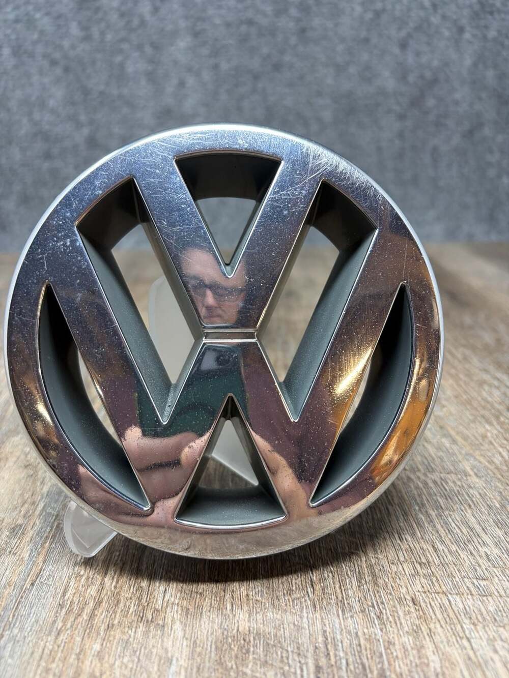 1999-2005 VW Jetta OEM front Grille EMBLEM  1J5 853 601A